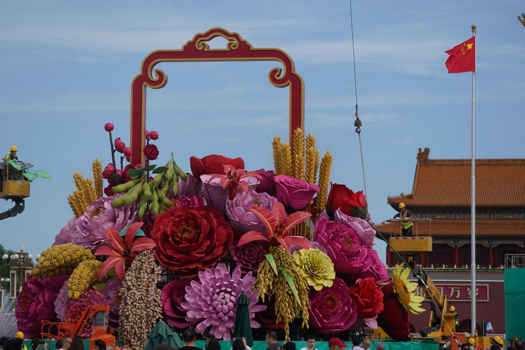 天安门广场国庆大花篮又更新了_京报网