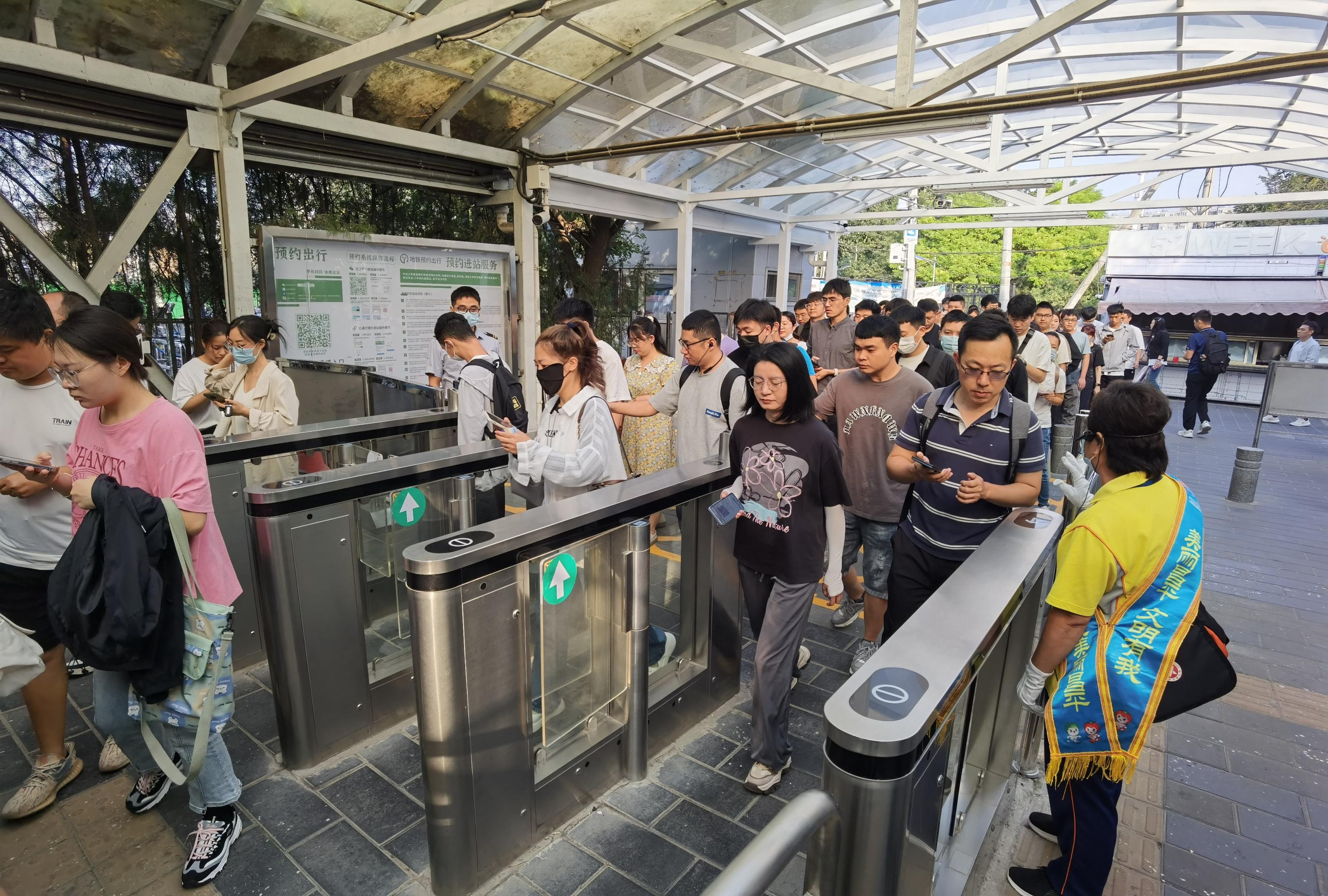 地铁昌平线沙河站持续优化服务提升乘客出行满意度