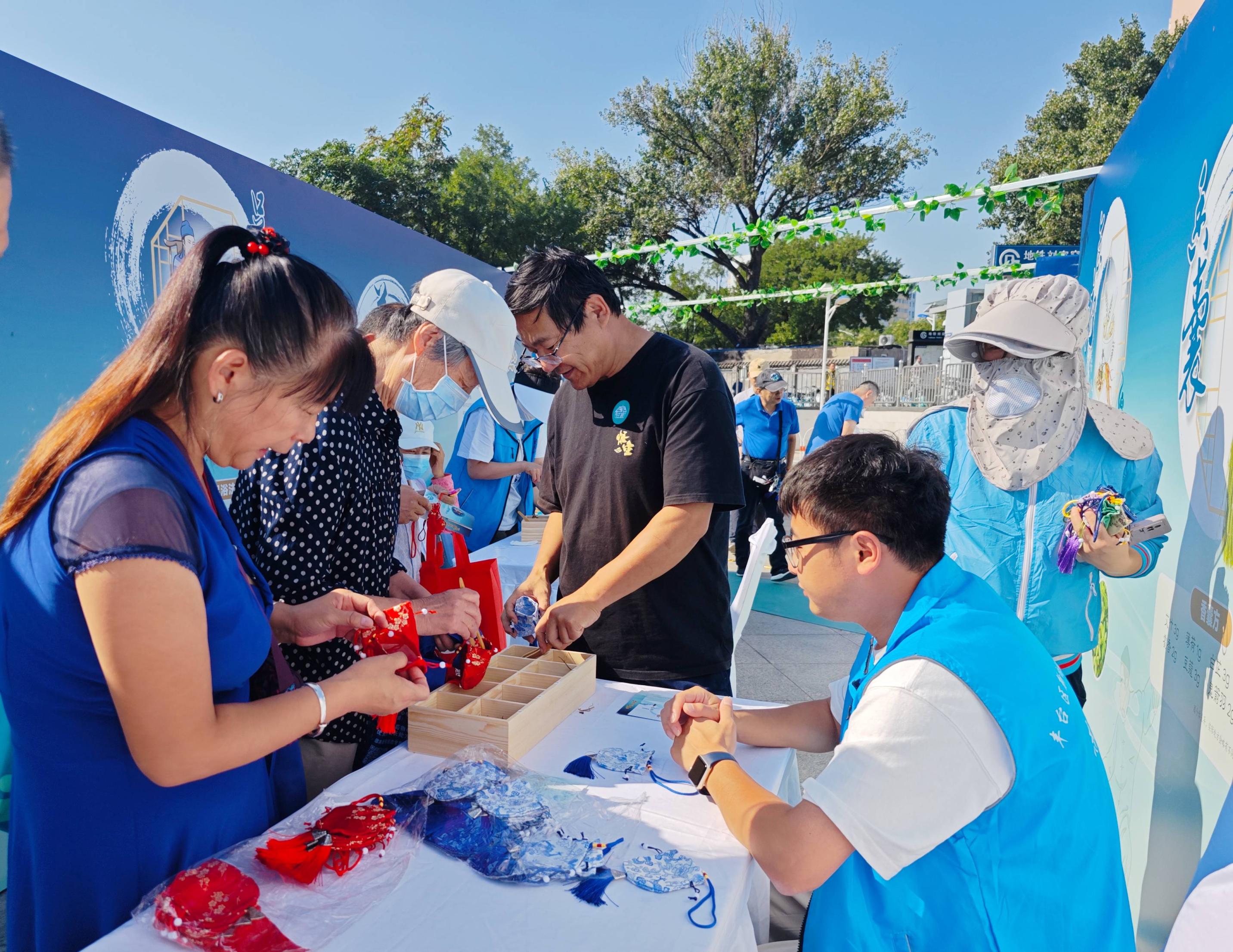 打造“15分钟中医康养服务圈”,丰台东铁匠营首办中医康养公益文化节_京报网