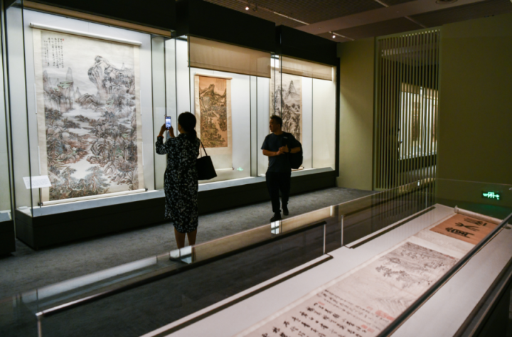 燕京八景图卷》国博展出，带你与古人一起城市漫步