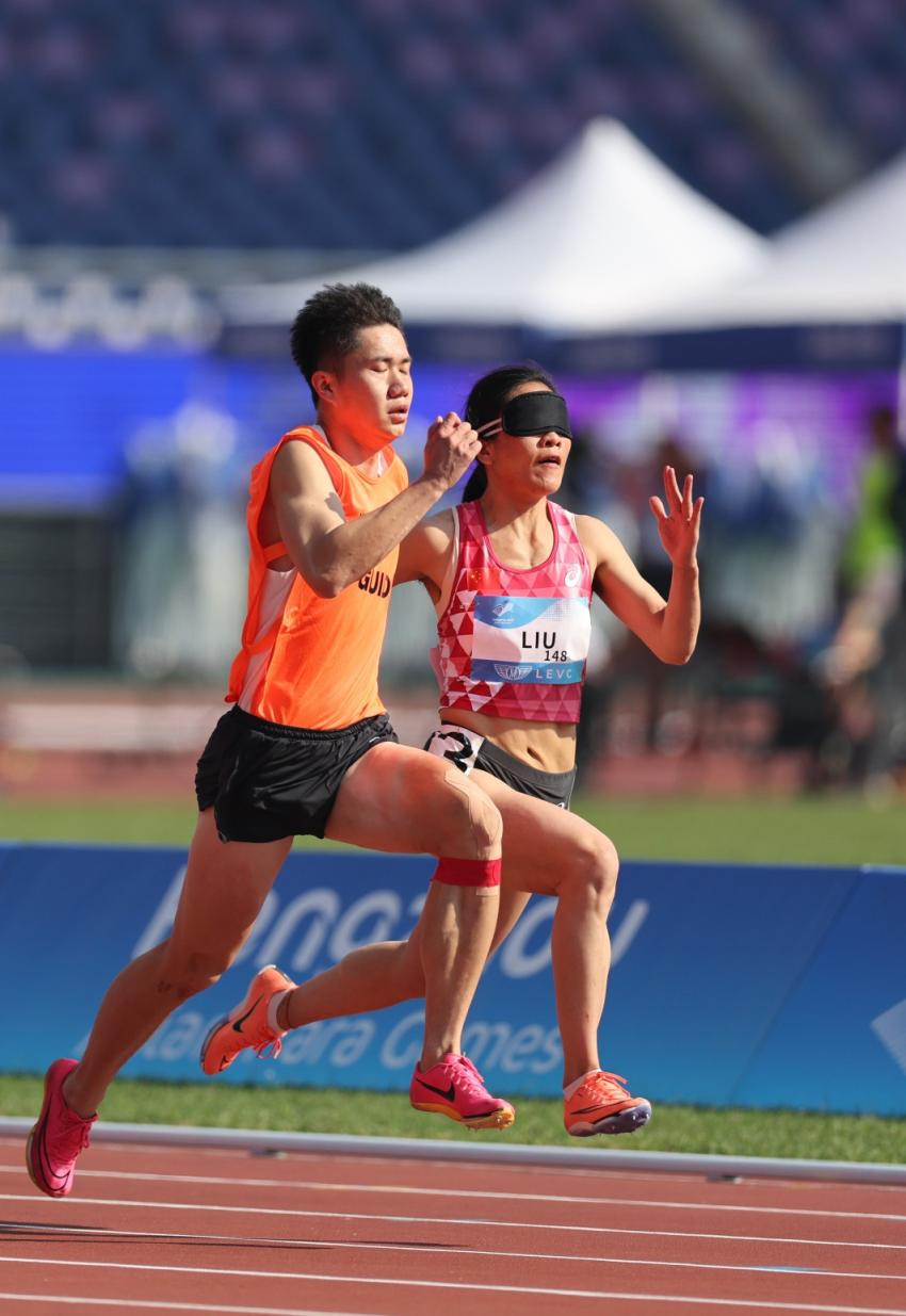 12秒00刷新亚残运会纪录女飞人刘翠青100米t11摘金