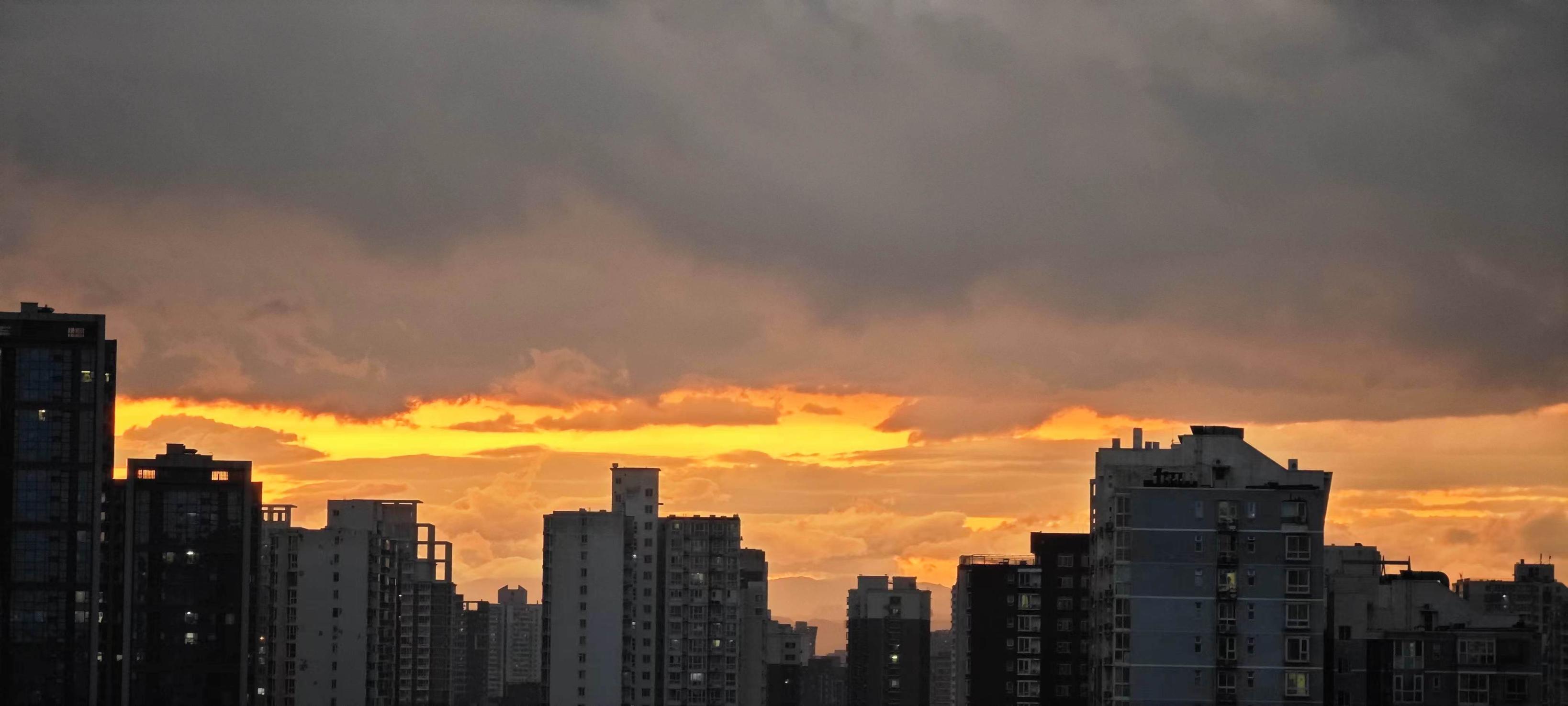 秋雨后的浪漫北京天空出现绝美晚霞