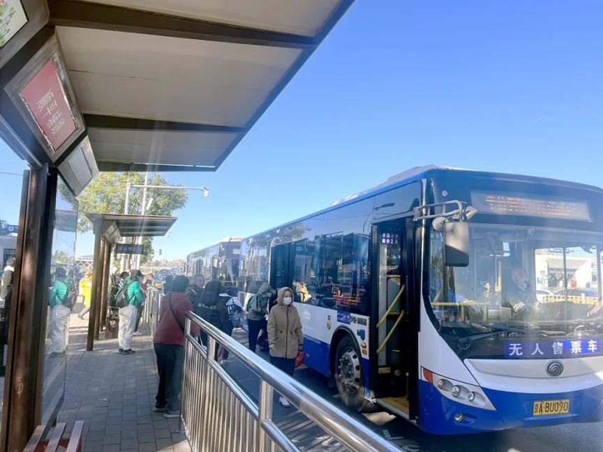 14日起地铁俸伯站11条公交线路停靠站将有调整