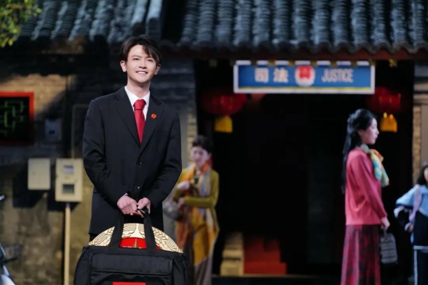 院把这个重任交给了充满人文情怀并且有着独特艺术个性的林熙越导演