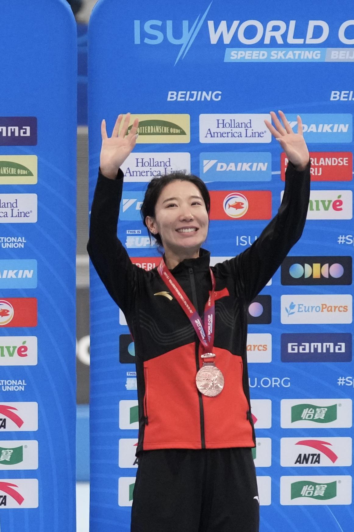 突破韩梅获得速滑世界杯北京站女子3000米铜牌