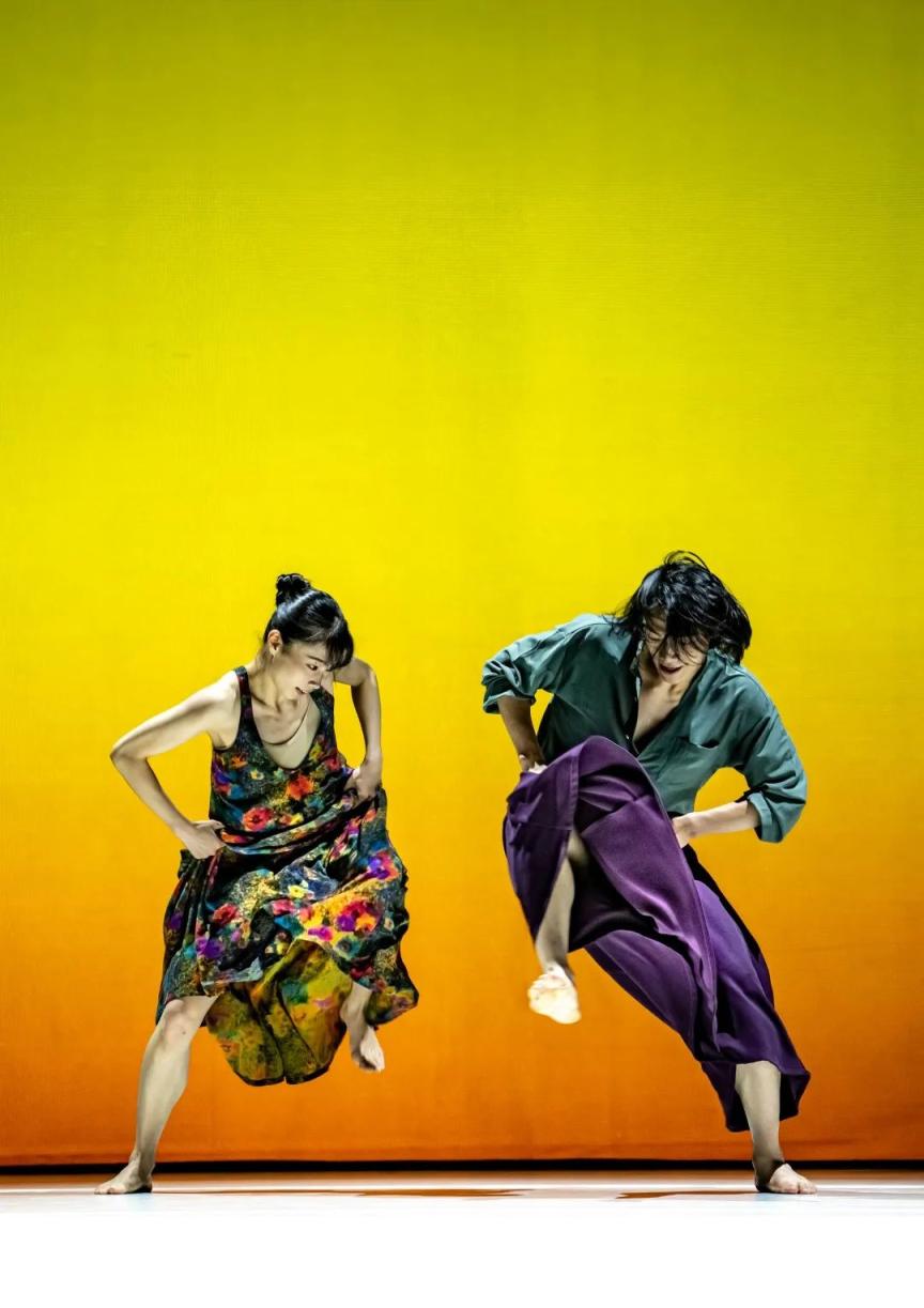 时隔4年重回北京郑宗龙新作霞展现云门舞集新面貌