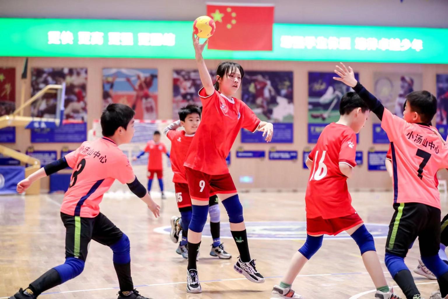 当前位置:>京报网首页>赛事>正文>在接触了手球运动后,家长和孩子都对