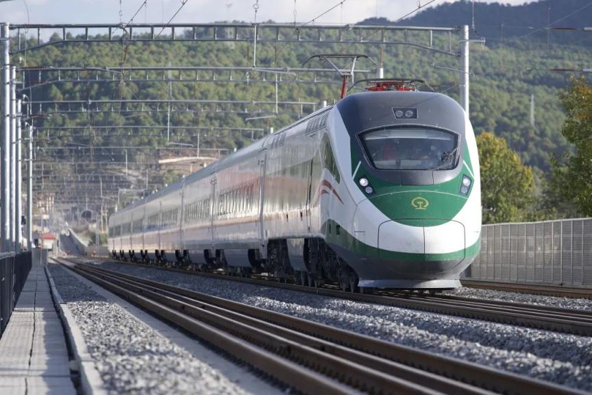 今日丽香铁路正式开通运营