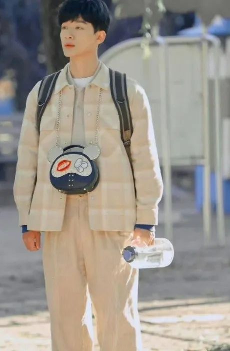 天才医生一脸傻相?张晚意新剧有人吐槽有人点赞_京报网