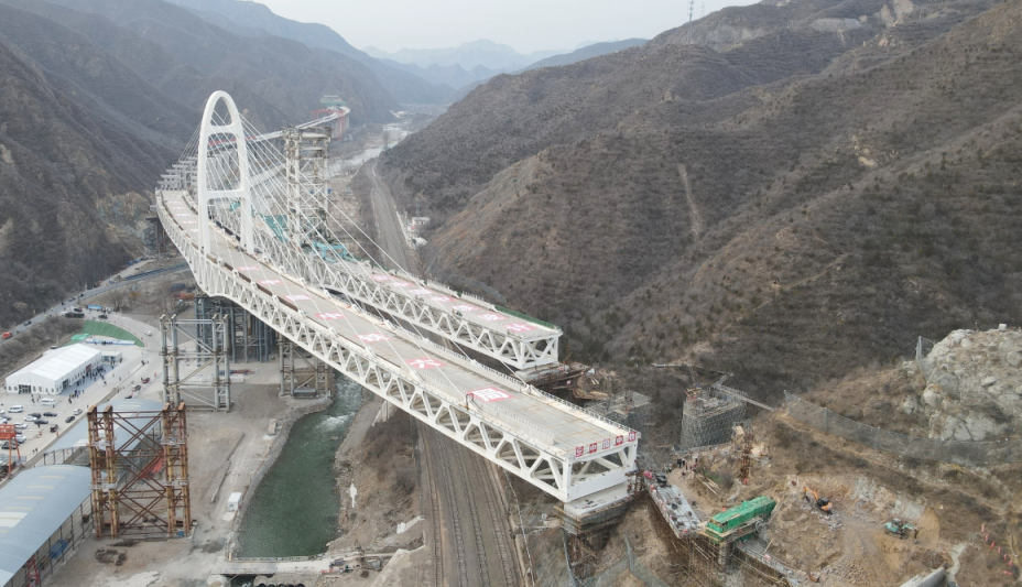 直击国道109新线高速公路安家庄特大桥顺利转体