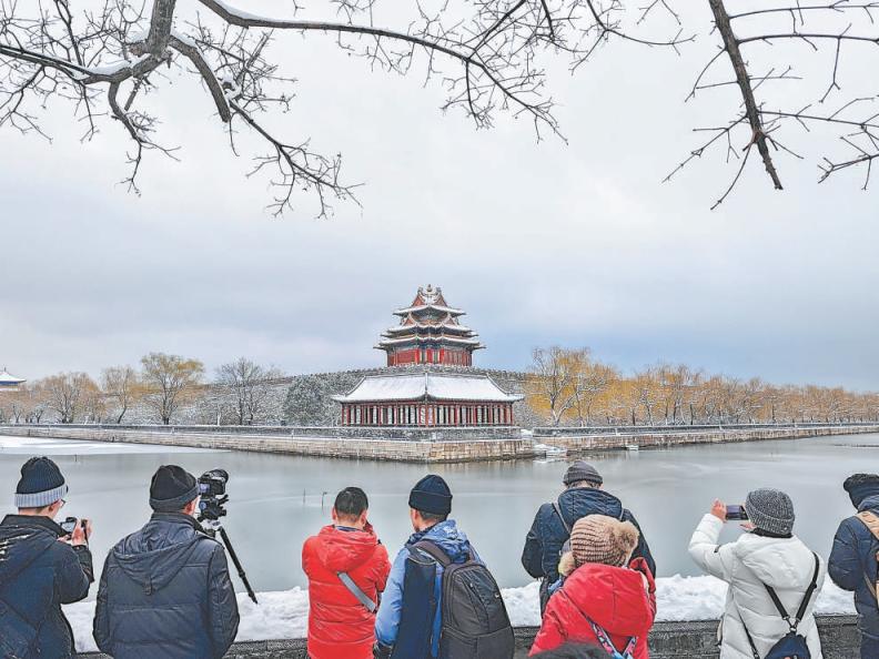 昨天超10万名游客到北京市属公园赏雪景
