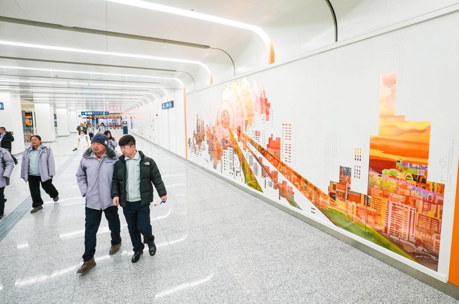 和亲手建设的车站合影地铁17号线太阳宫站有批特别乘客