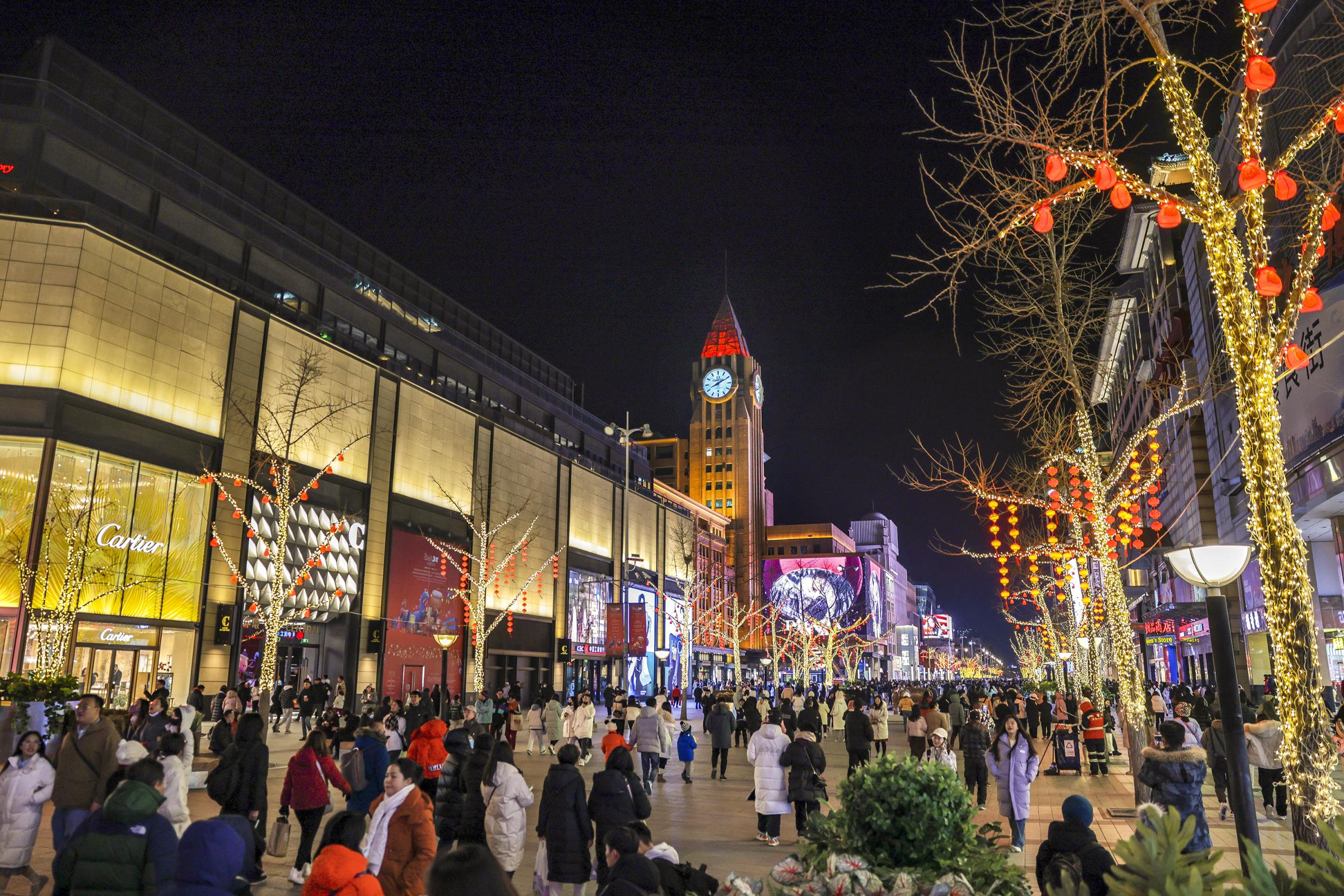 大美东城福袋满满麦浪滚滚王府井灯光璀璨迎新年