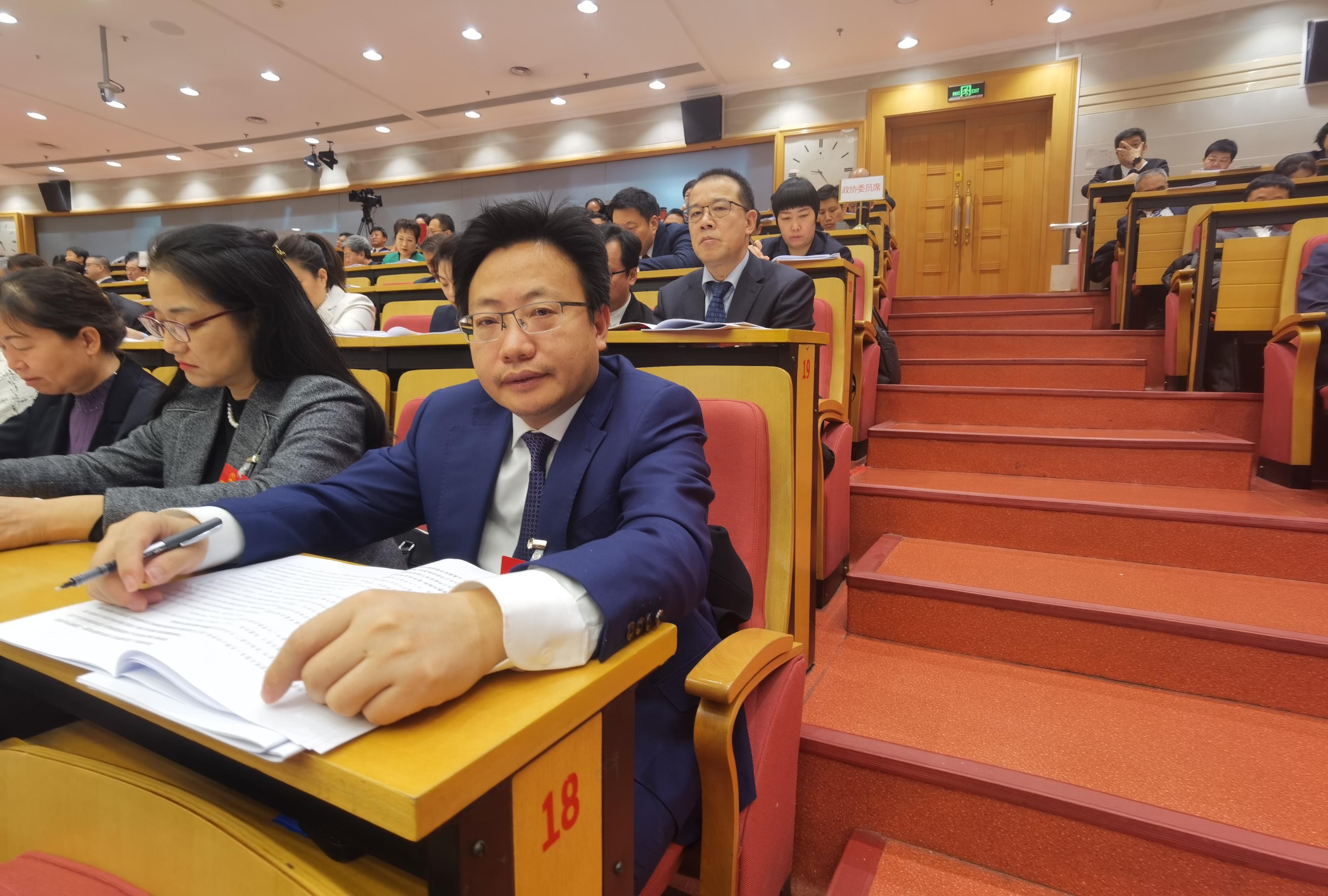 北京市人大常委会主任李秀领作工作报告