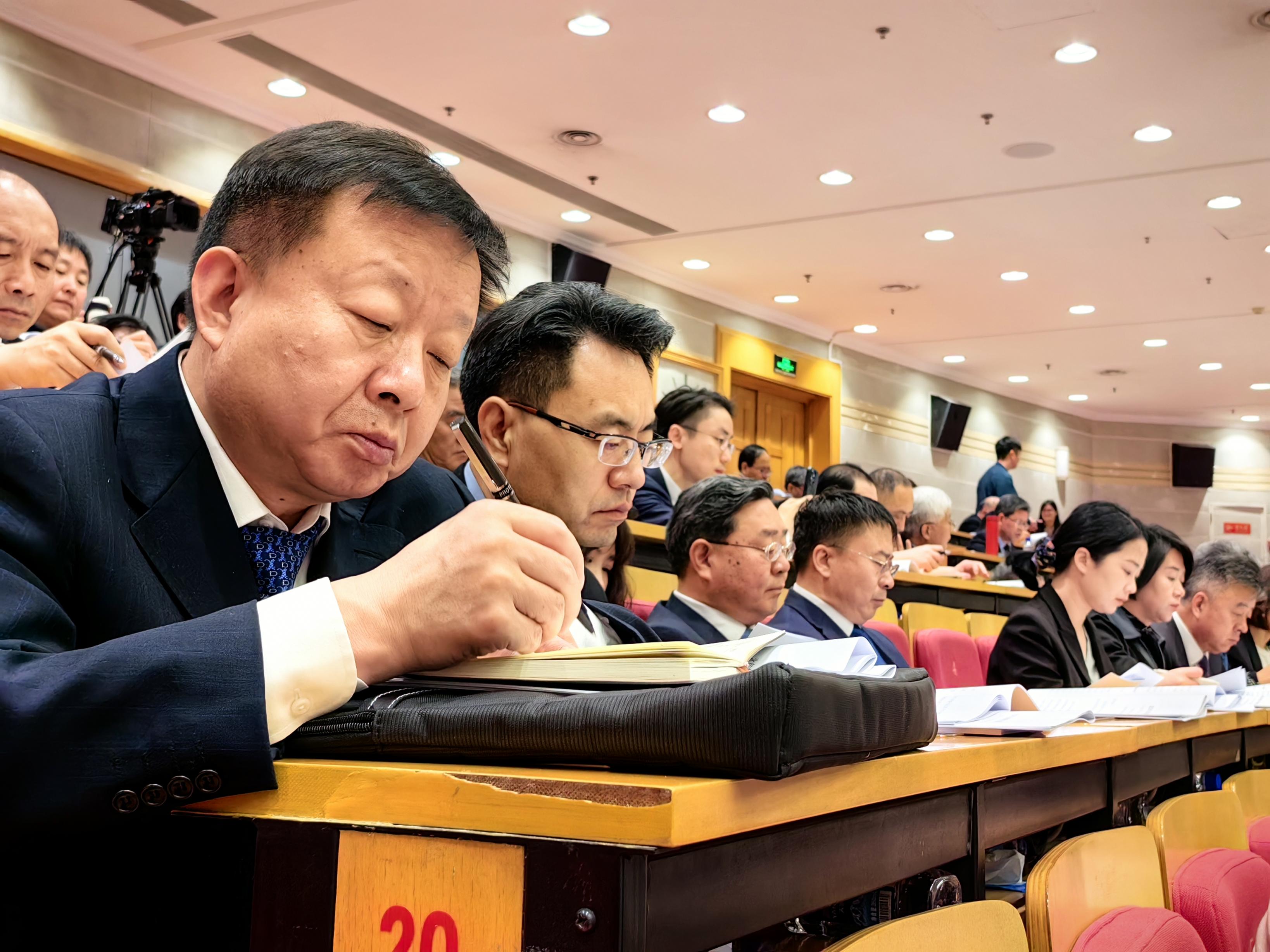 北京市人大常委会主任李秀领作工作报告