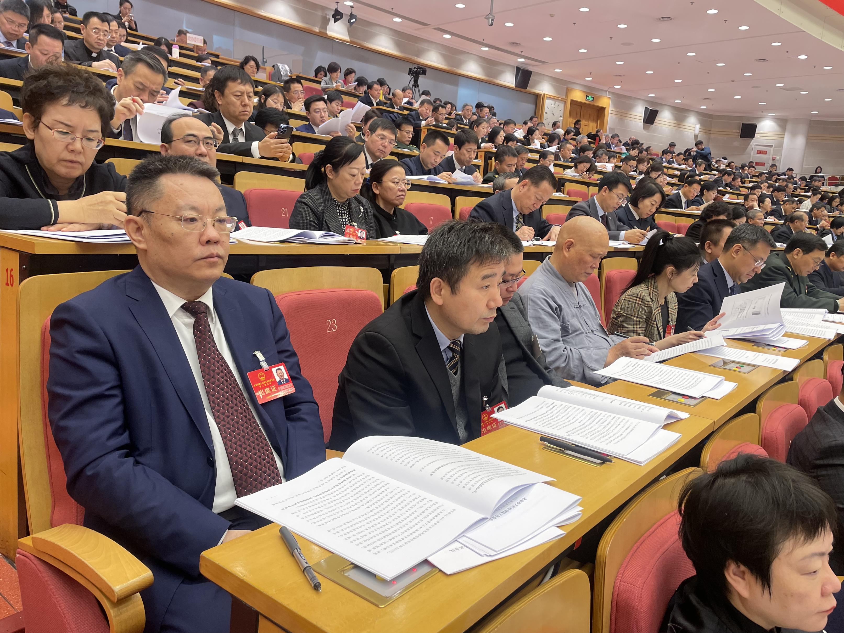 北京市人大常委会主任李秀领作工作报告