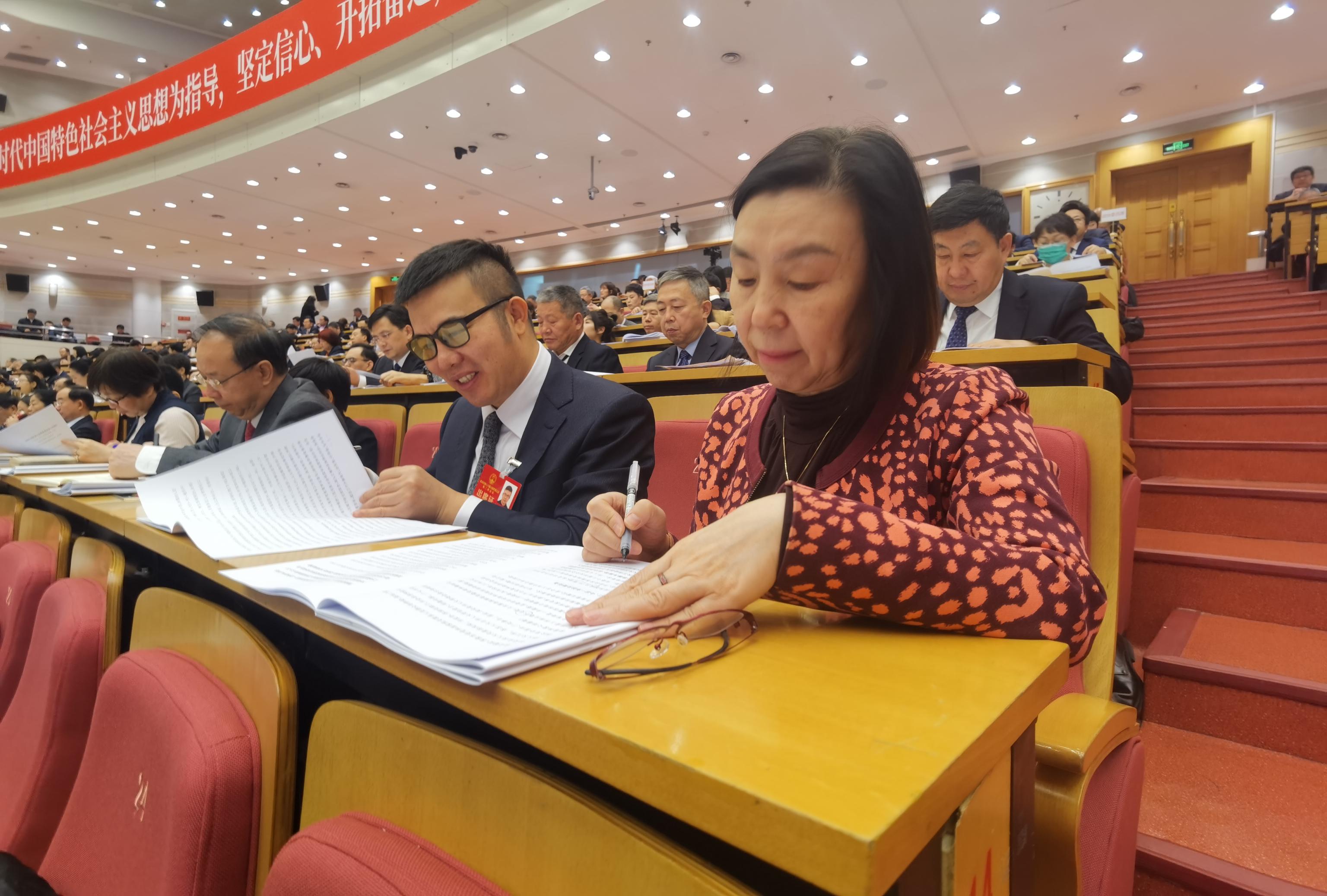 北京市人大常委会主任李秀领作工作报告