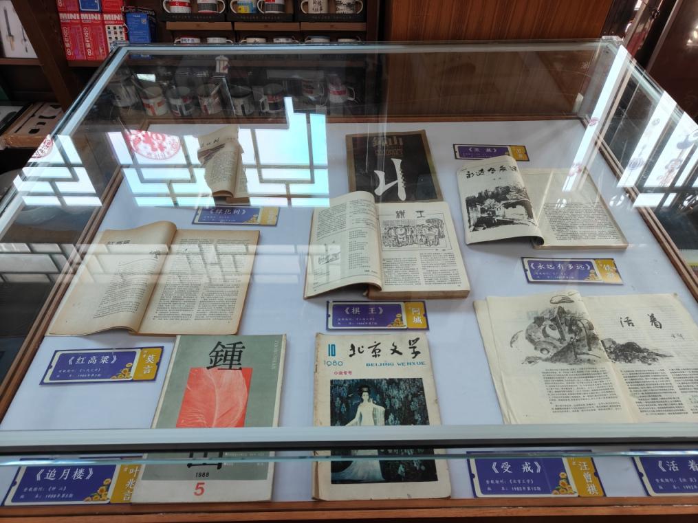 京城古旧书市场红红火火为年味增添一抹馨香