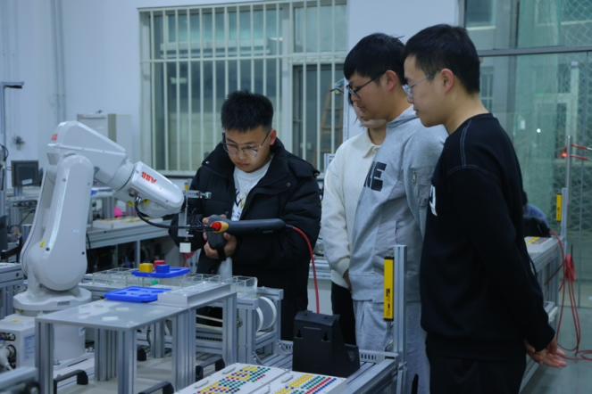 京津冀联合培养应用型本科人才，今年首批开设人工智能等13个专业