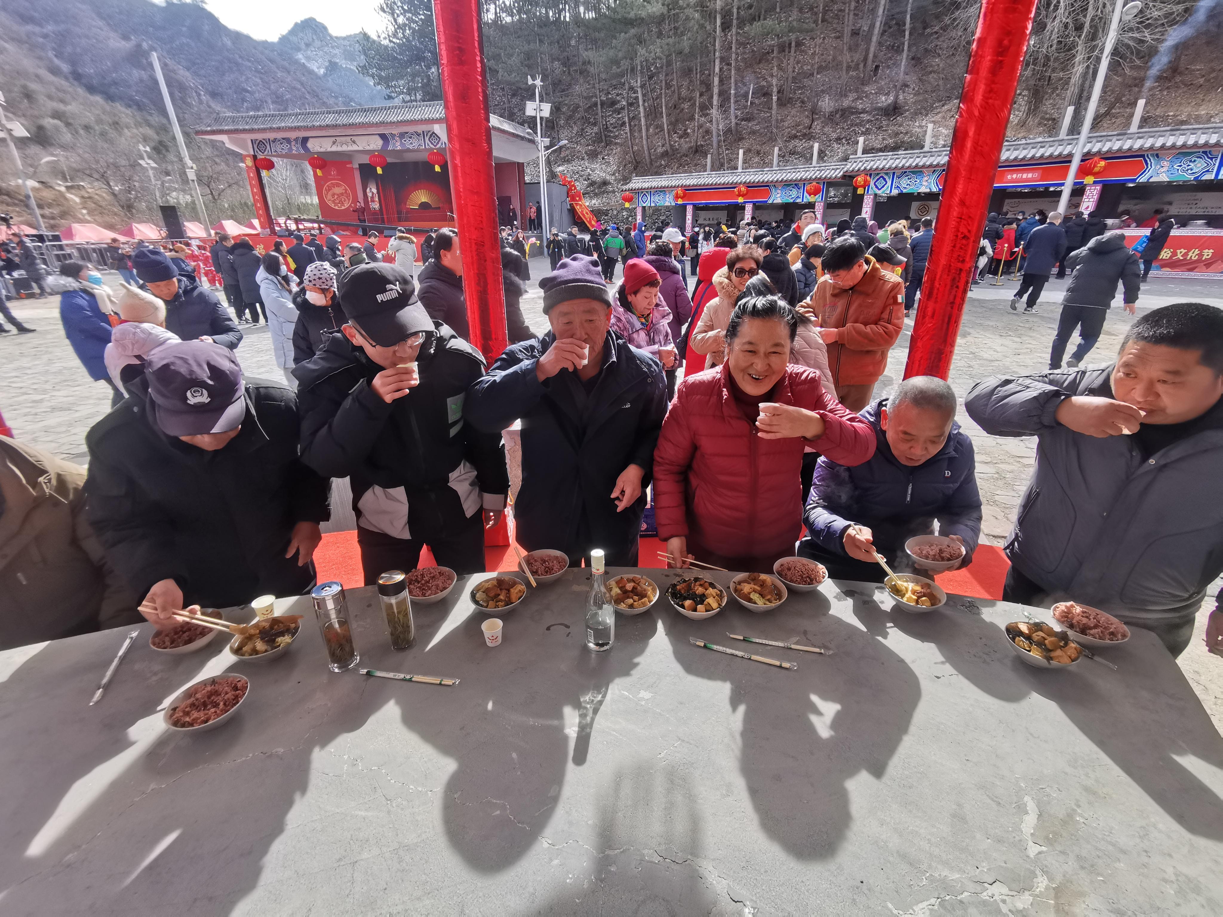 传承200多年热腾腾的怀柔敛巧饭出锅了