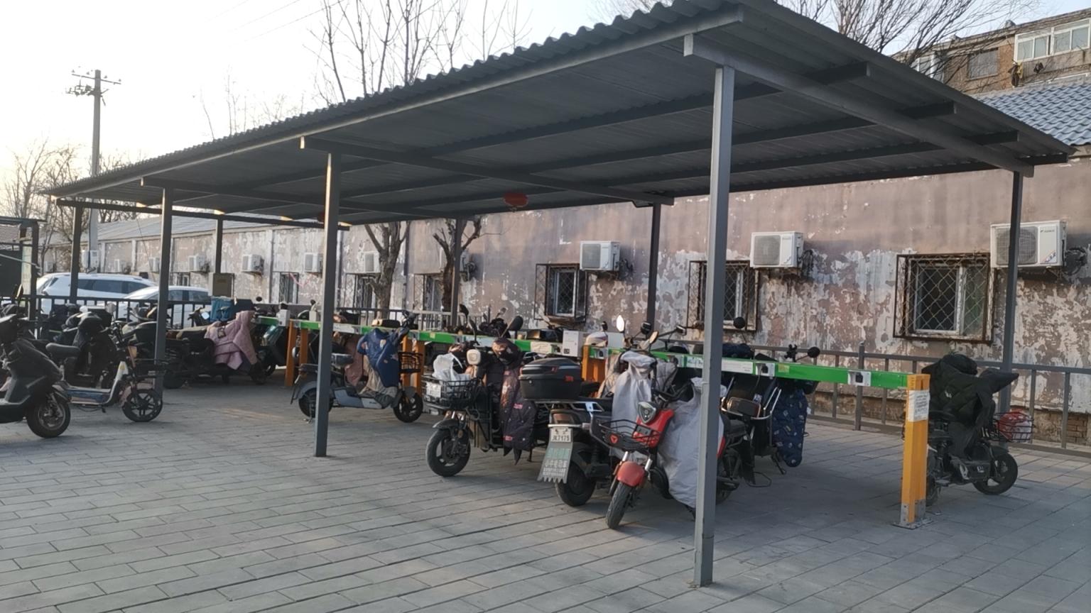 海淀区上地街道巧解平房区机动车电动自行车停车难