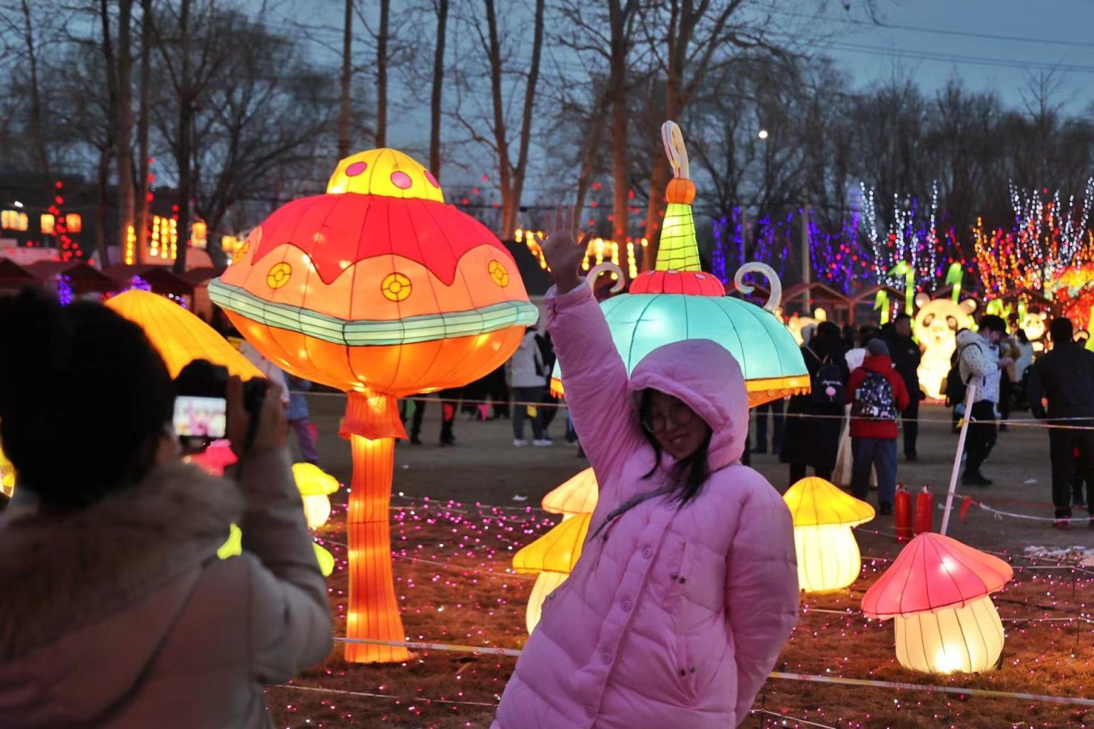 长龙灯闪耀宋庄首届新春灯会热闹非凡