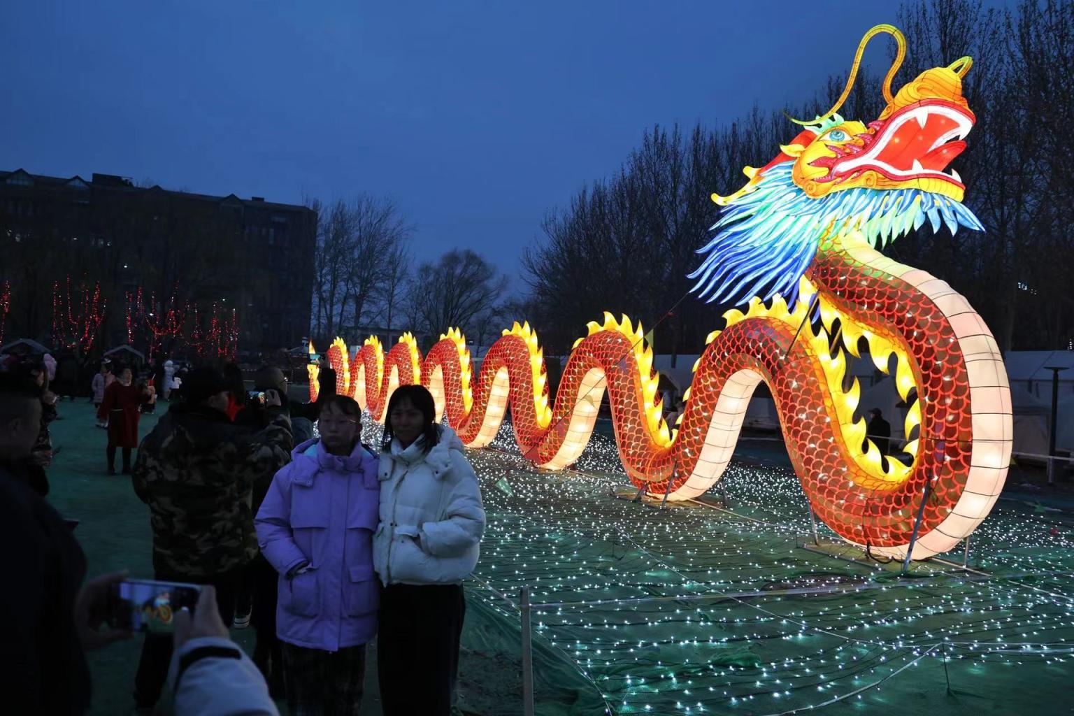 长龙灯闪耀宋庄首届新春灯会热闹非凡