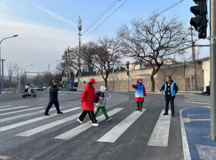 北京：石景山苹果园街道开展志愿服务，护航上学之路