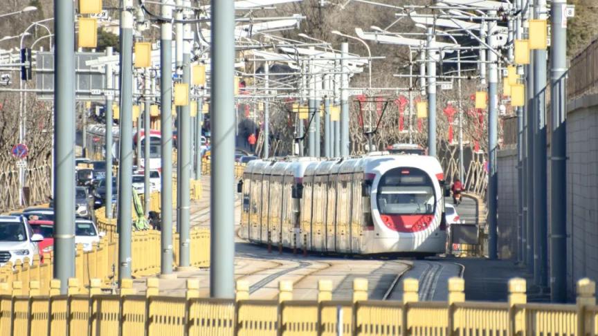 服务市民赏北京春日美景最美西郊线周末增投运力