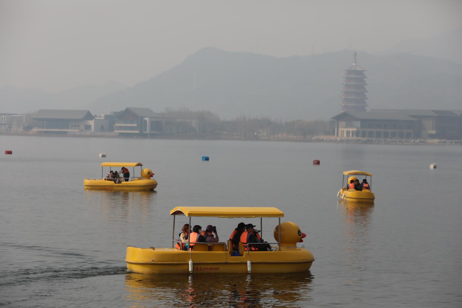 北京雁栖湖景区春季游园陆地水上娱乐项目恢复