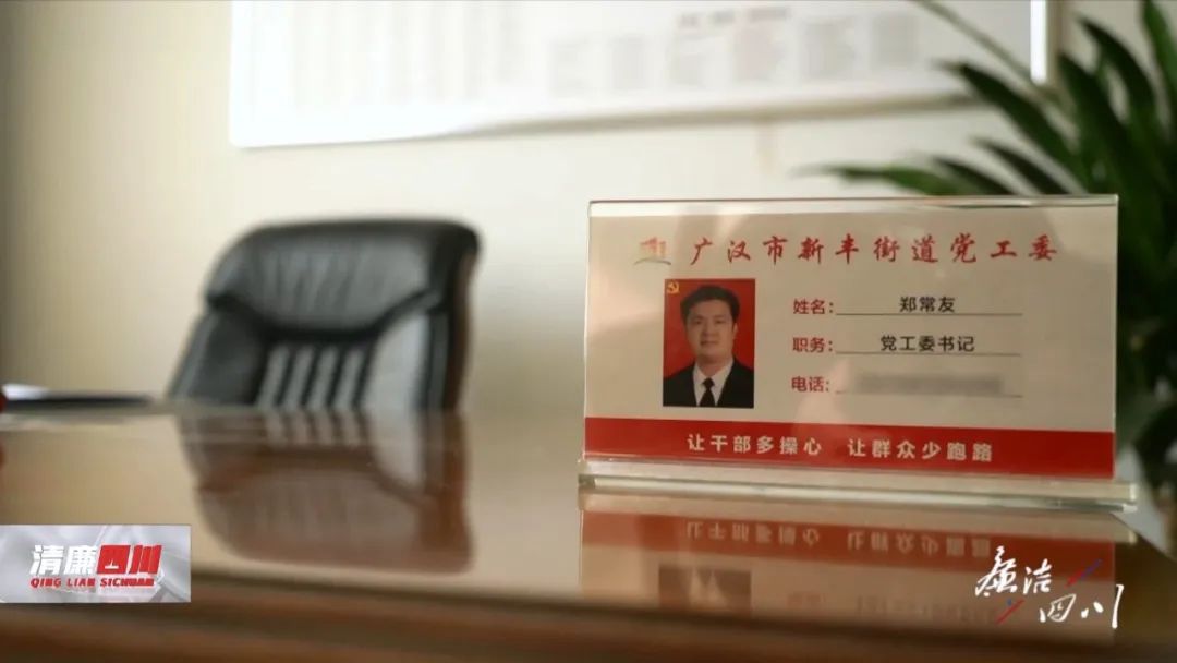 五粮液纸箱装现金一半酒一半钱送上门落马干部出镜忏悔