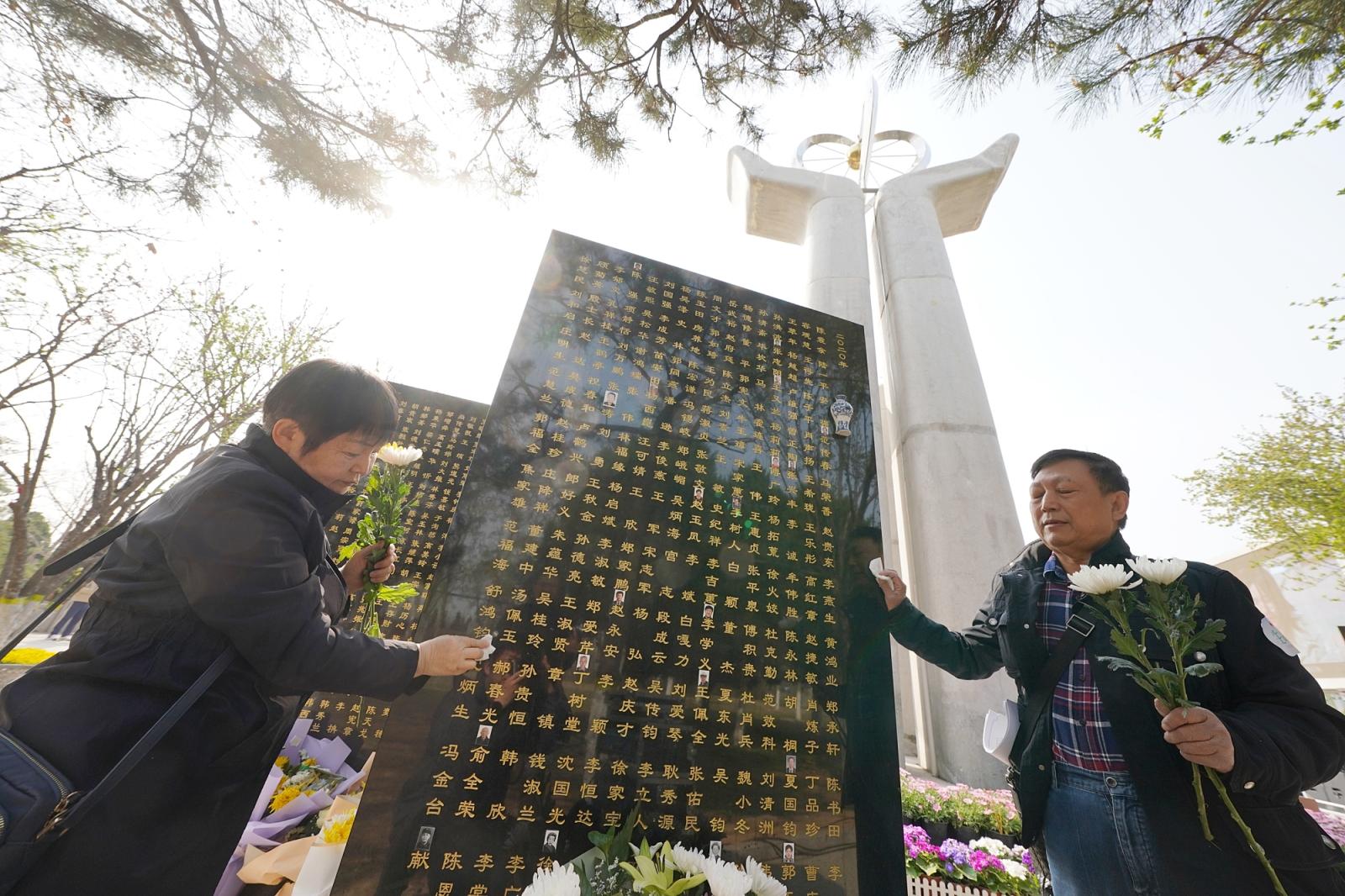 北京近3万人报名捐献遗体,各界追思缅怀"无言良师"_京