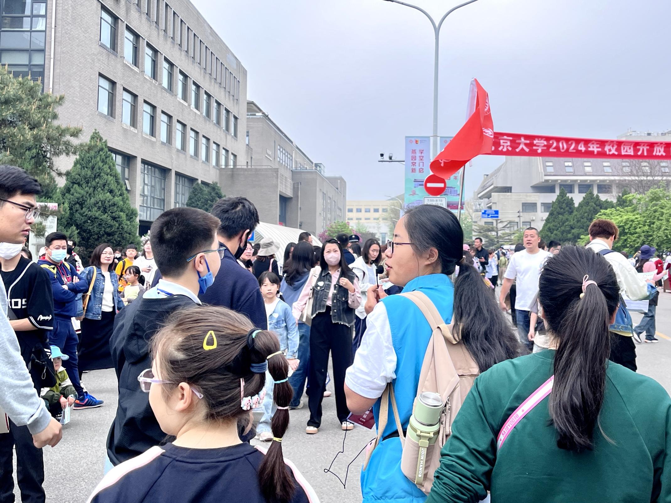 北大校园开放日,学生讲解员上岗_京报网