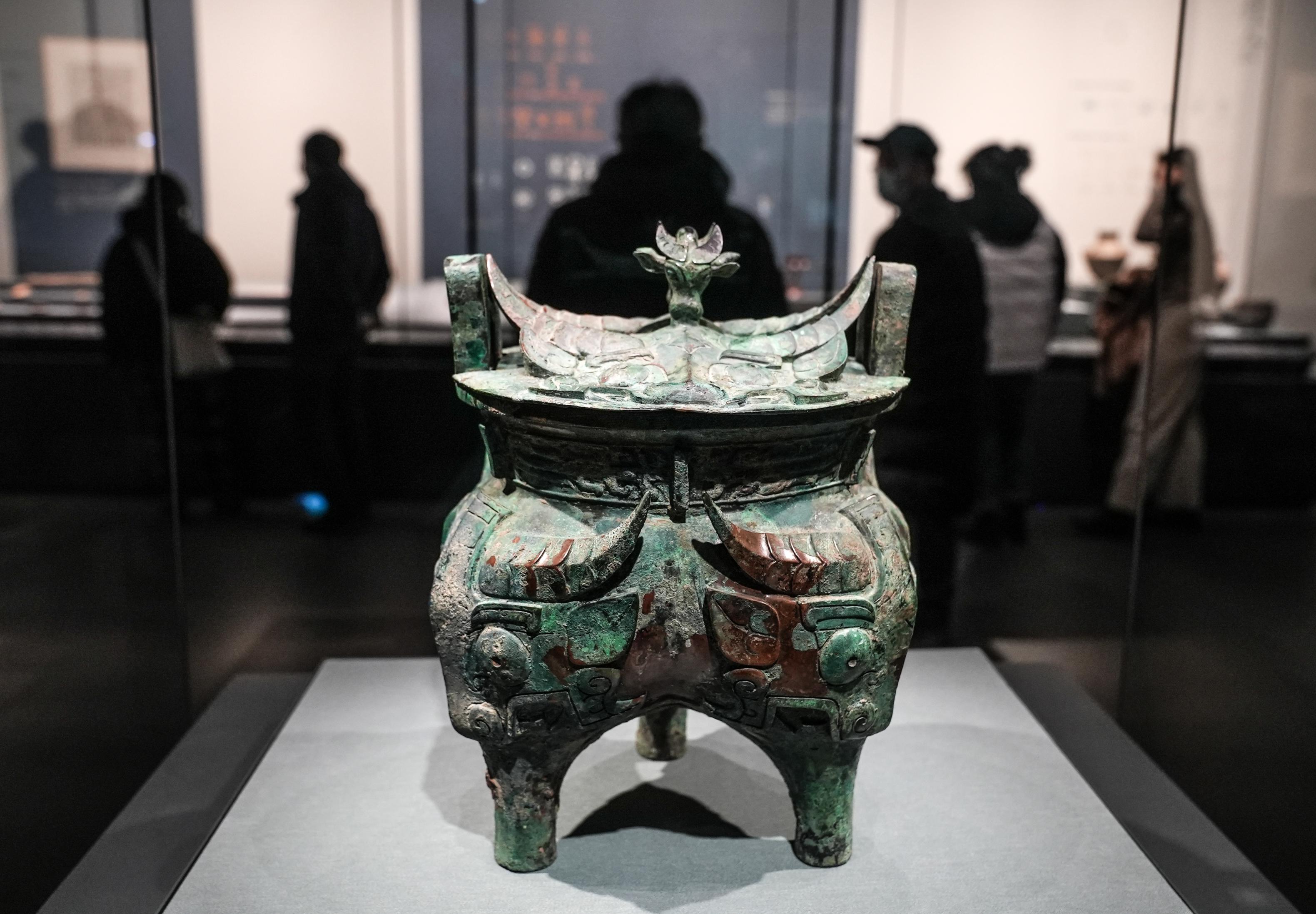 匽侯赐伯矩贝,用作父戊尊彝",记述了燕侯在戊辰这一天赏赐伯矩贝币