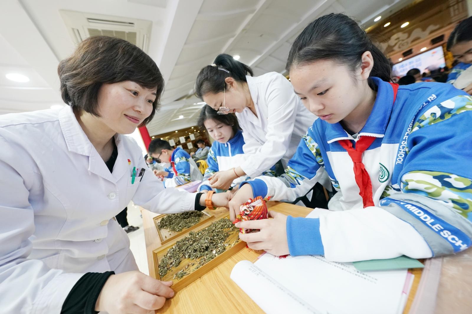 小学生与名中医面对面,收获满满_京报网