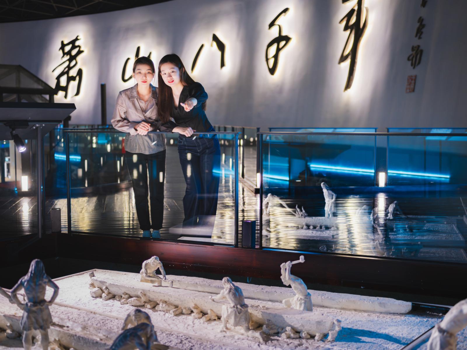 位于杭州市萧山区湘湖畔的跨湖桥遗址博物馆,收藏了迄今为止年代最早