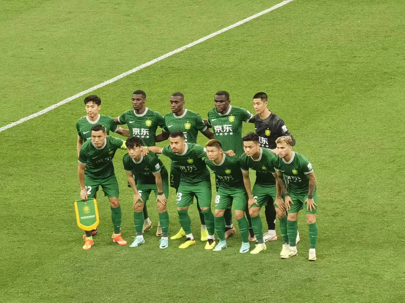 于大宝上半场被罚下,10人国安客场战平联赛"副班长"