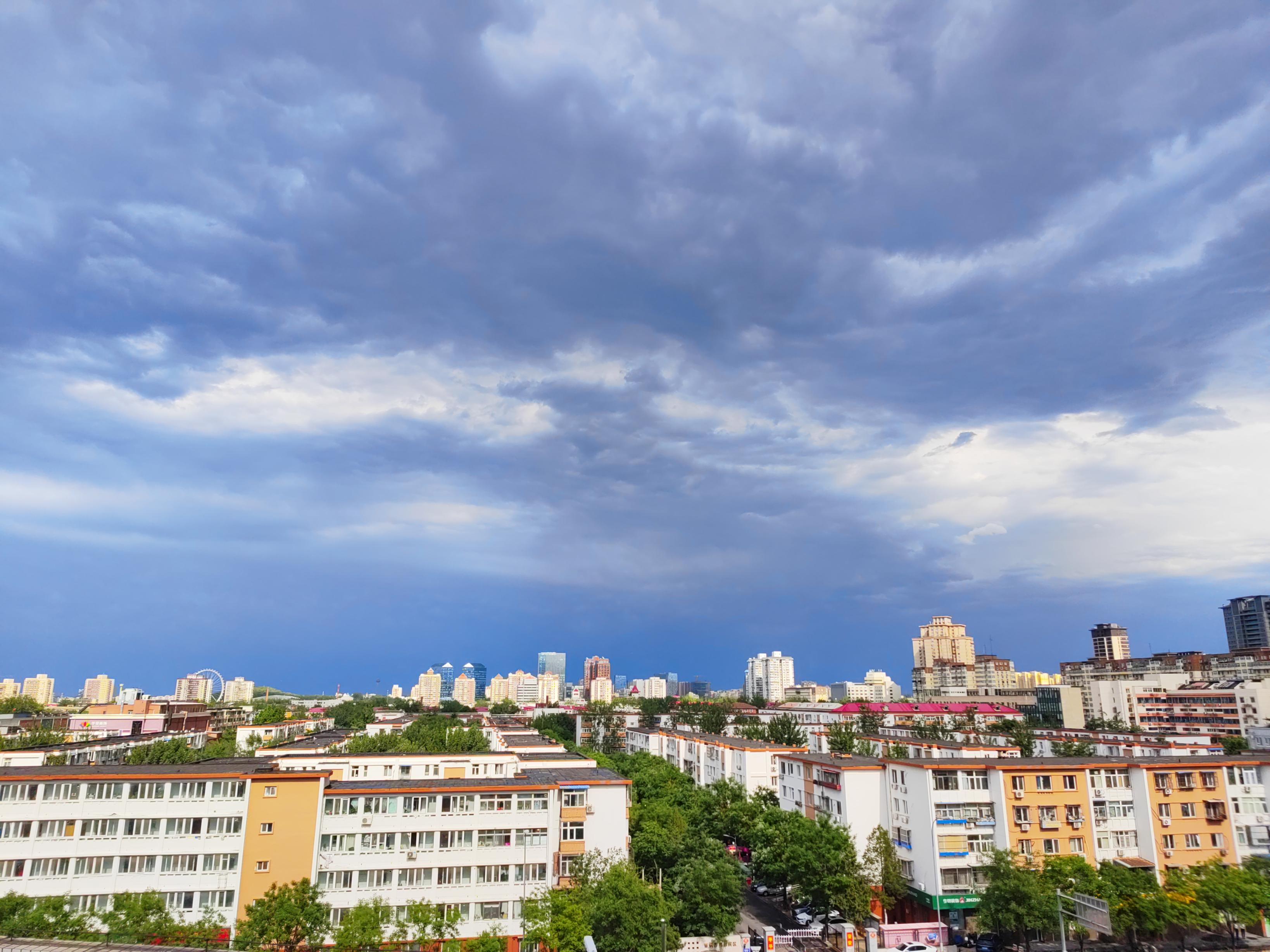 9毫米,西北2.6毫米,东南2.4毫米;城区最大降雨在丰台太平