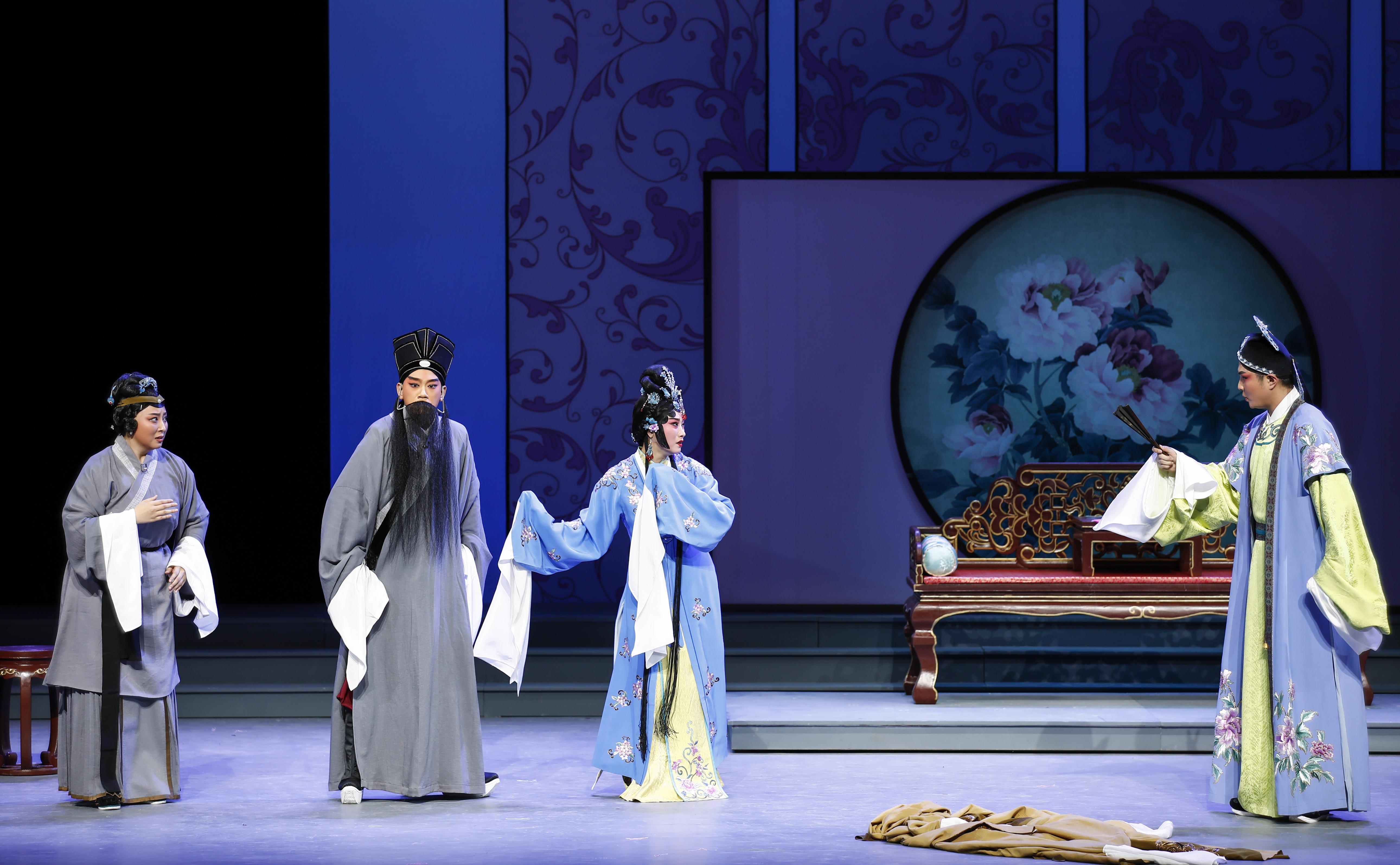 青春版评剧《五女拜寿》上演,经典作品捧出亮眼新秀_京报网