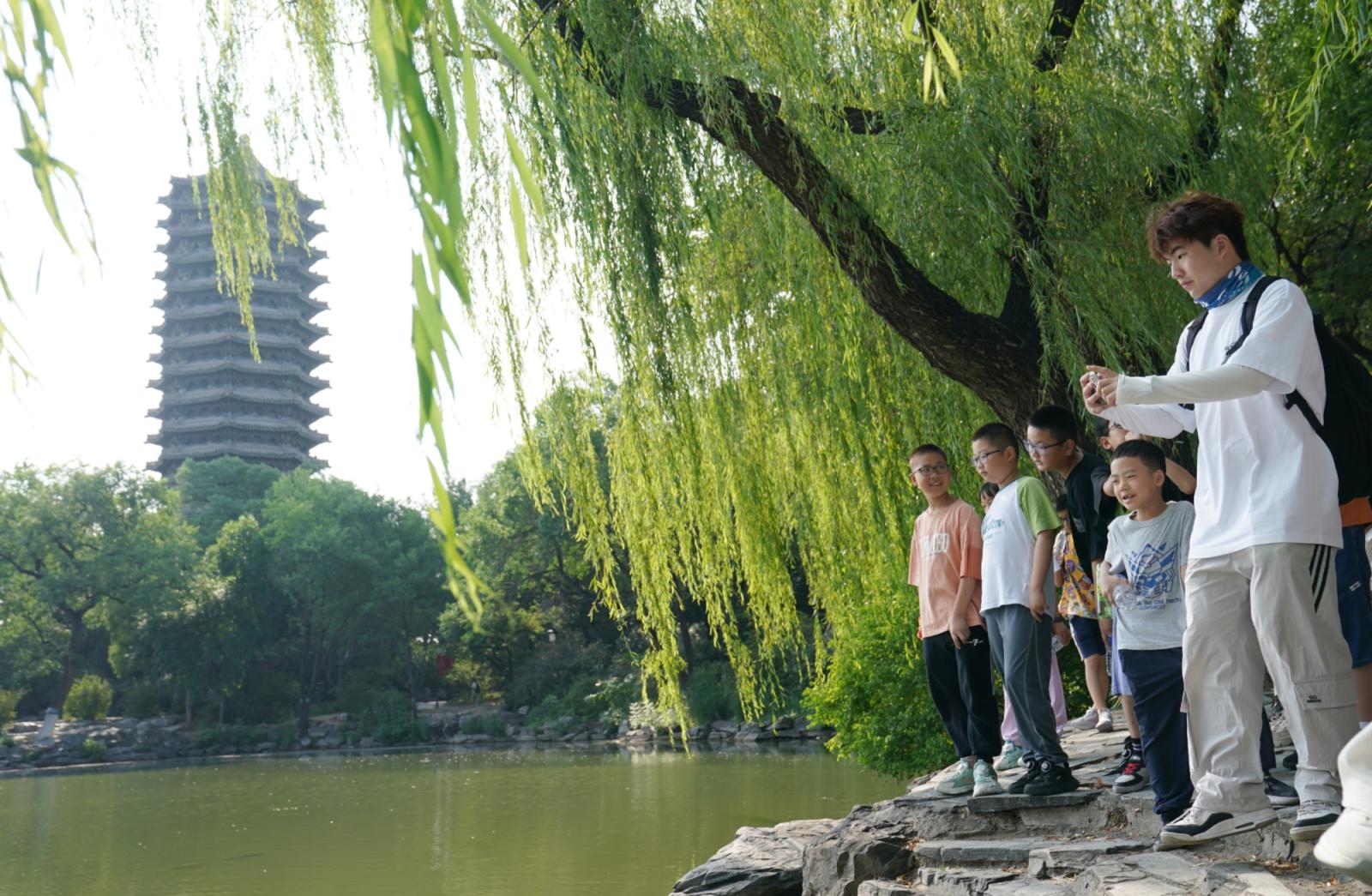 北大开放暑期校园参观,到京第一站感受最高学府底蕴_京报网