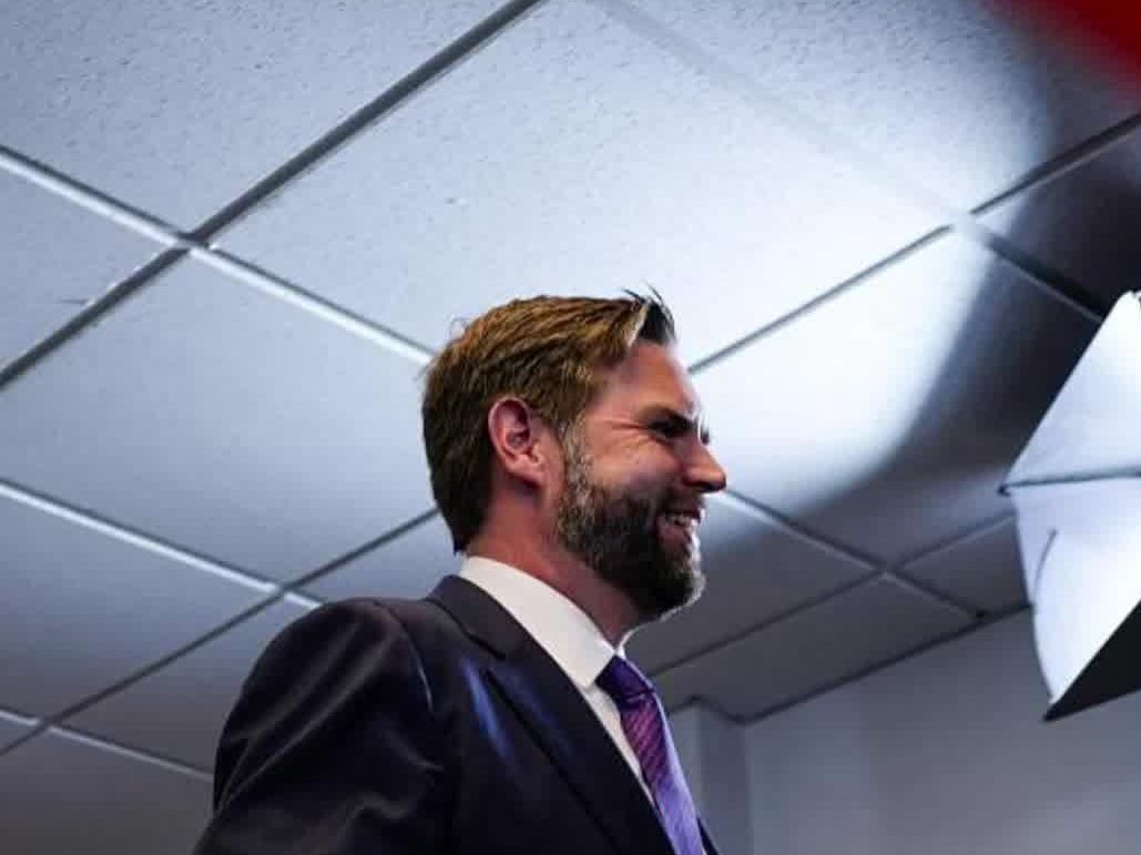 都视频| 美国共和党副总统候选人万斯所乘飞机紧急迫降_北京日报网