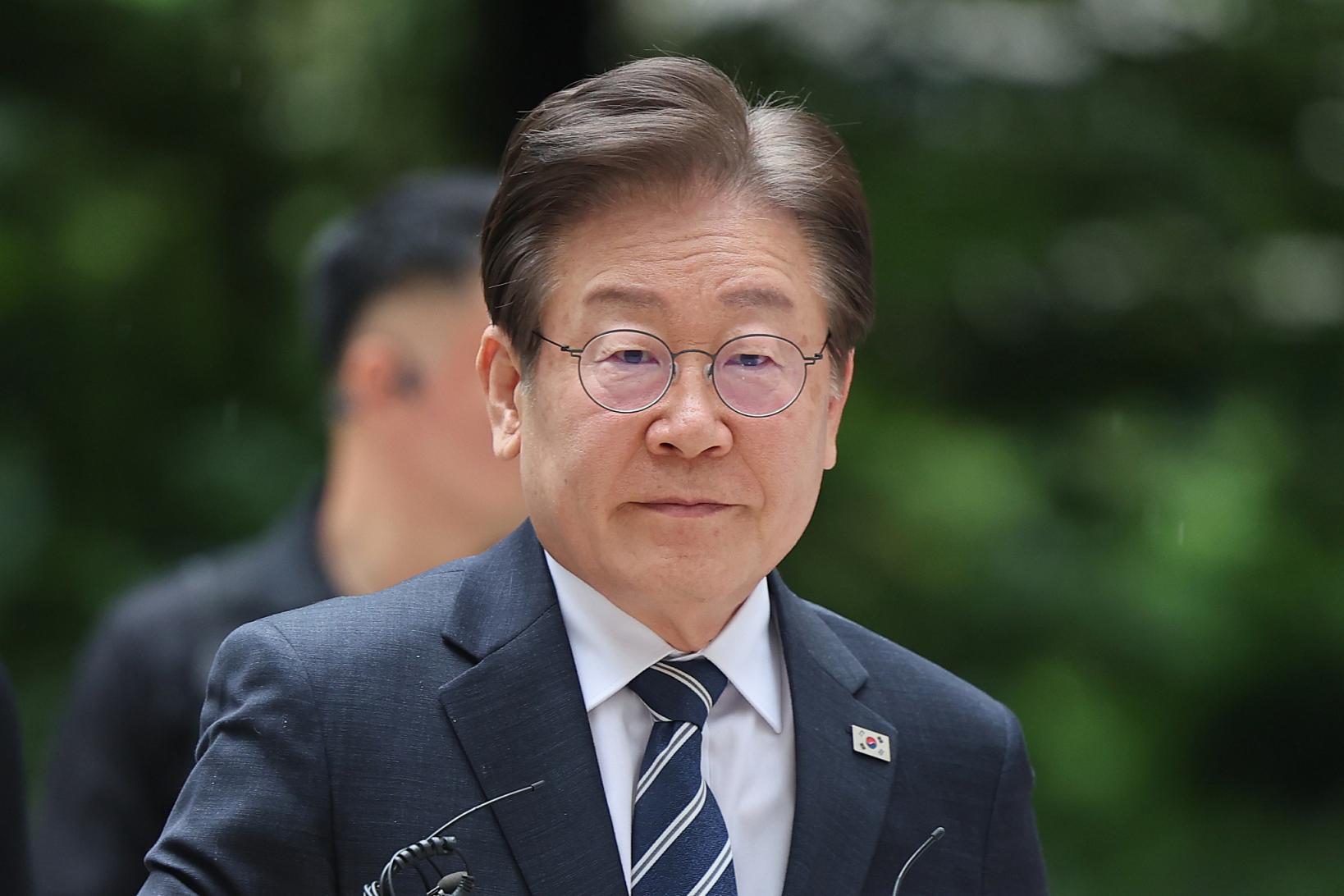 李在明再次当选韩国最大在野党共同民主党党首_京报网