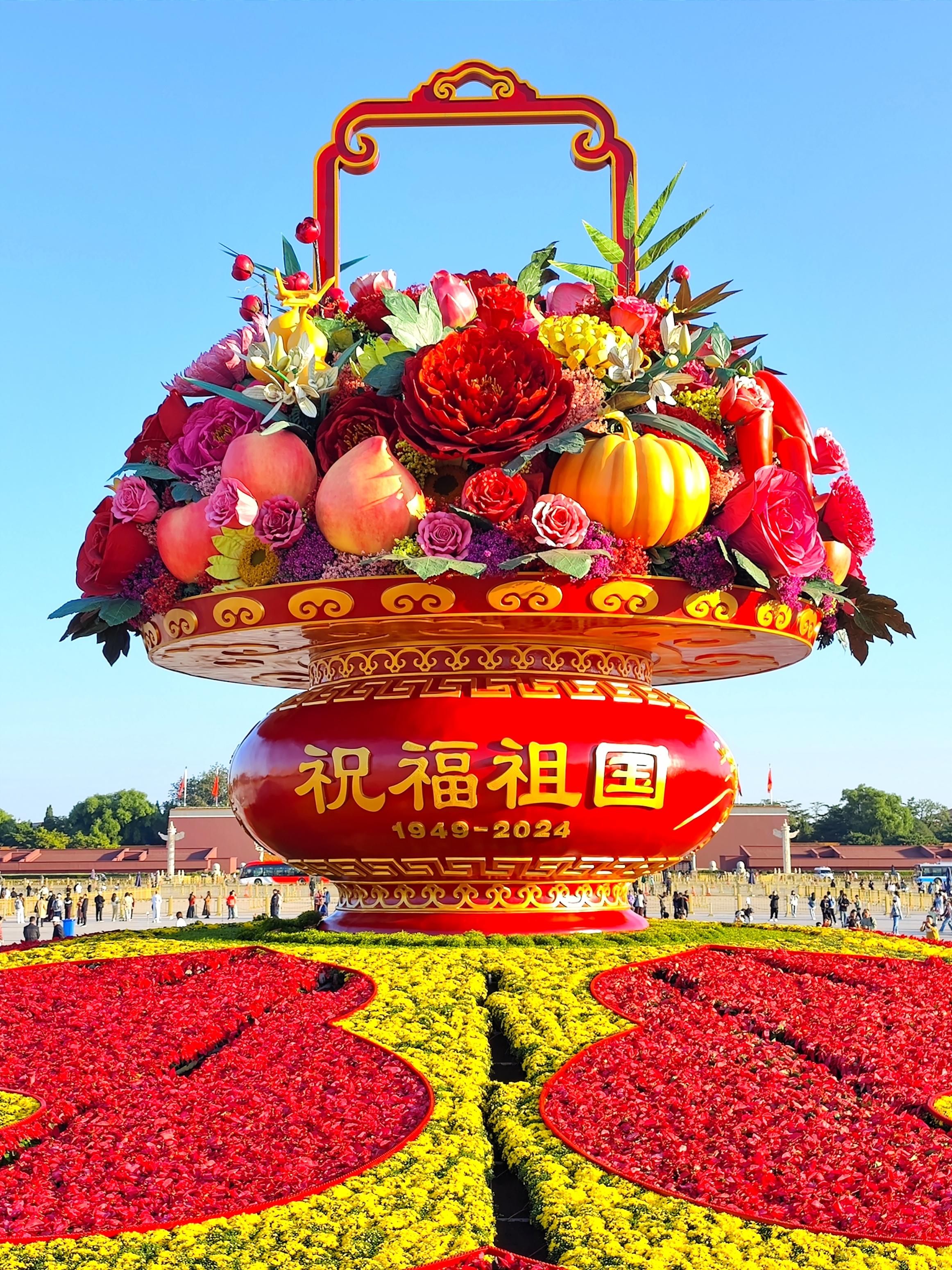 天安门广场花团锦簇盛装迎国庆_北京日报网