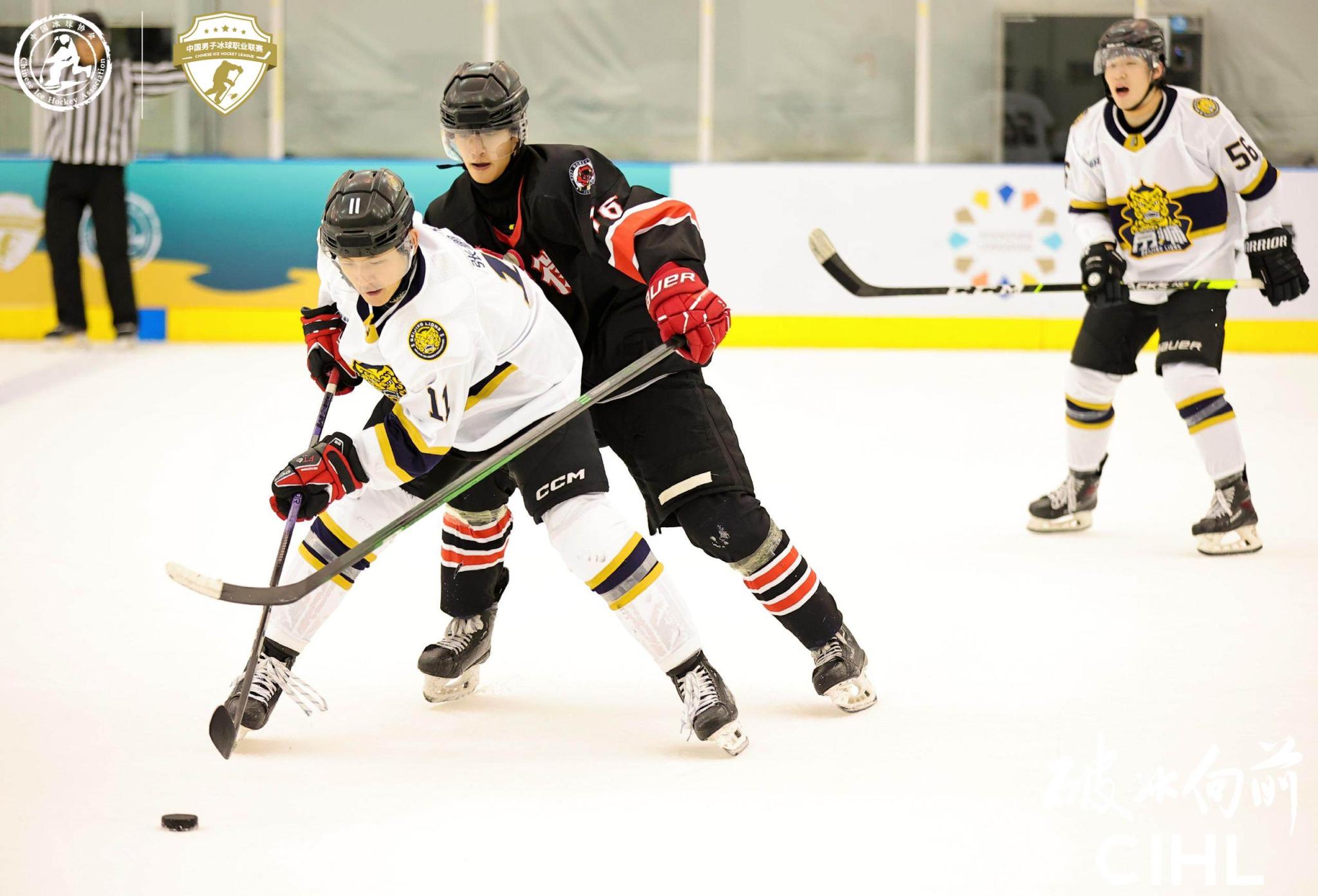 首届中国男子冰球职业联赛打响北京队强阵冲佳绩