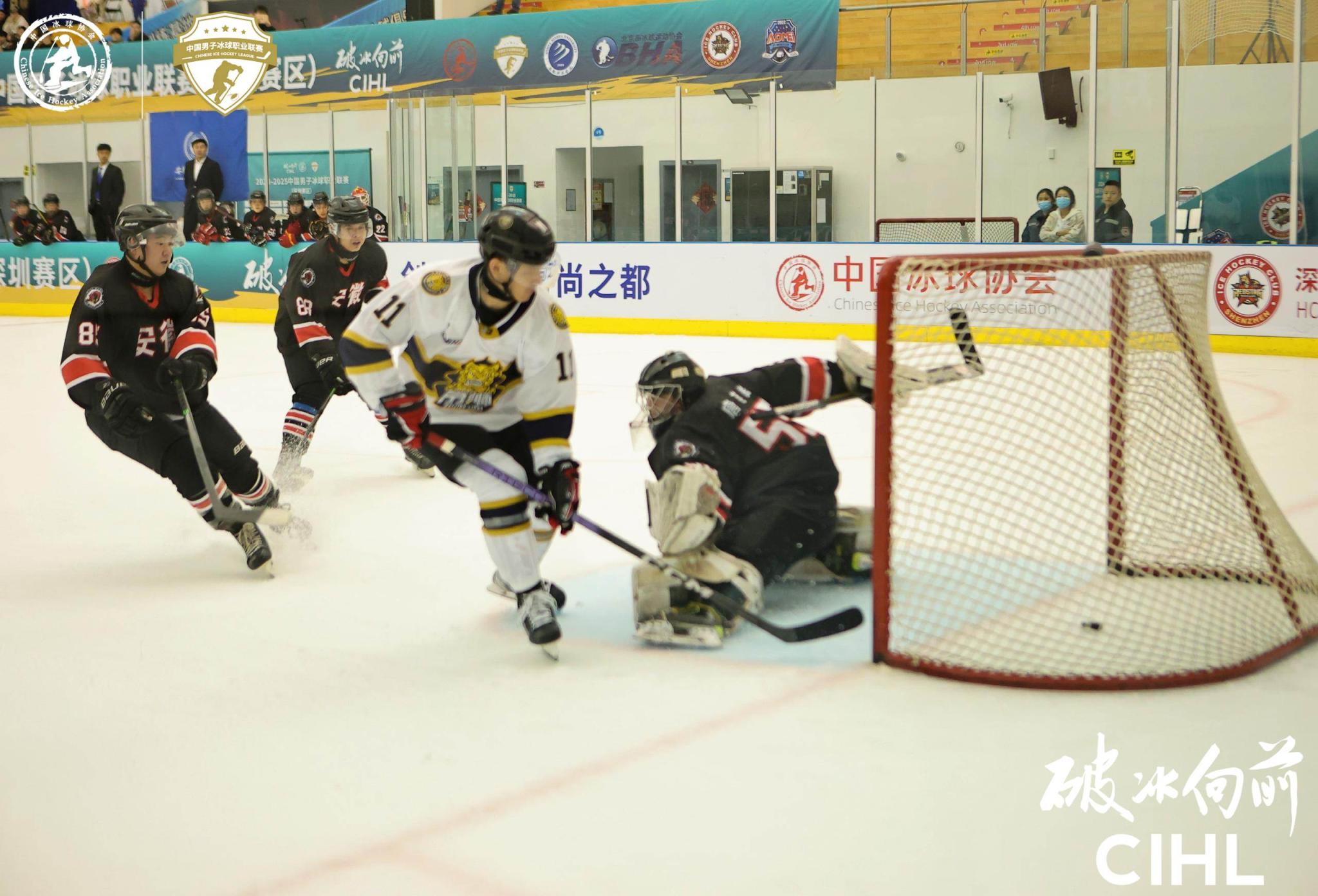 首届中国男子冰球职业联赛打响北京队强阵冲佳绩