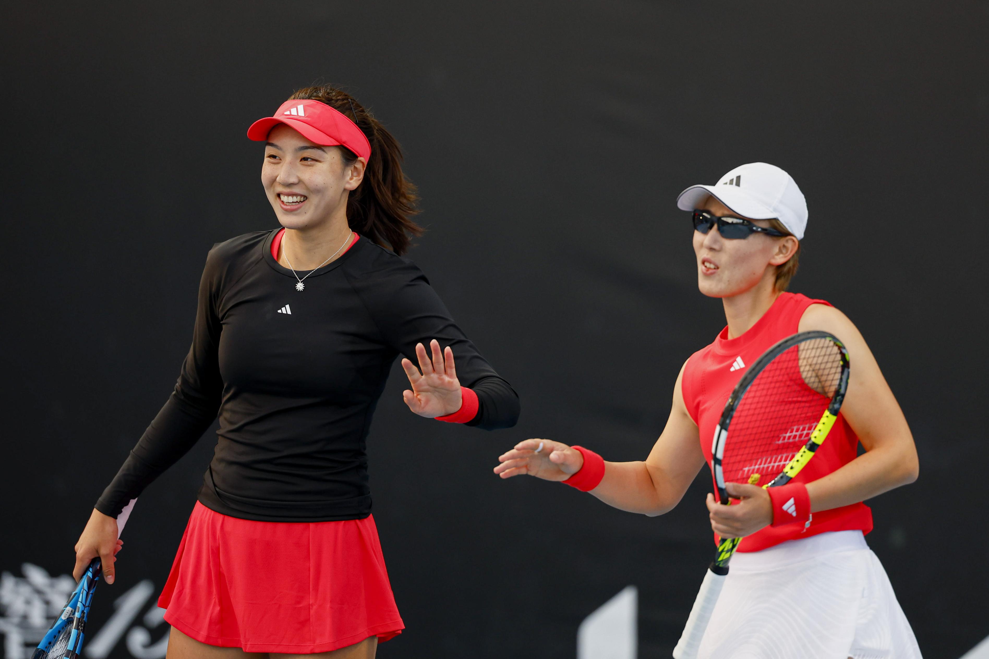 （体育）（1）网球——澳网：王欣瑜/郑赛赛晋级