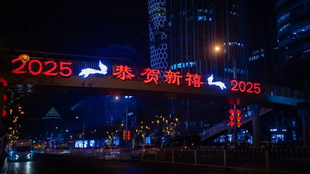 满城璀璨庆新春!朝阳区城市管理委完成春节景观布置_京报网