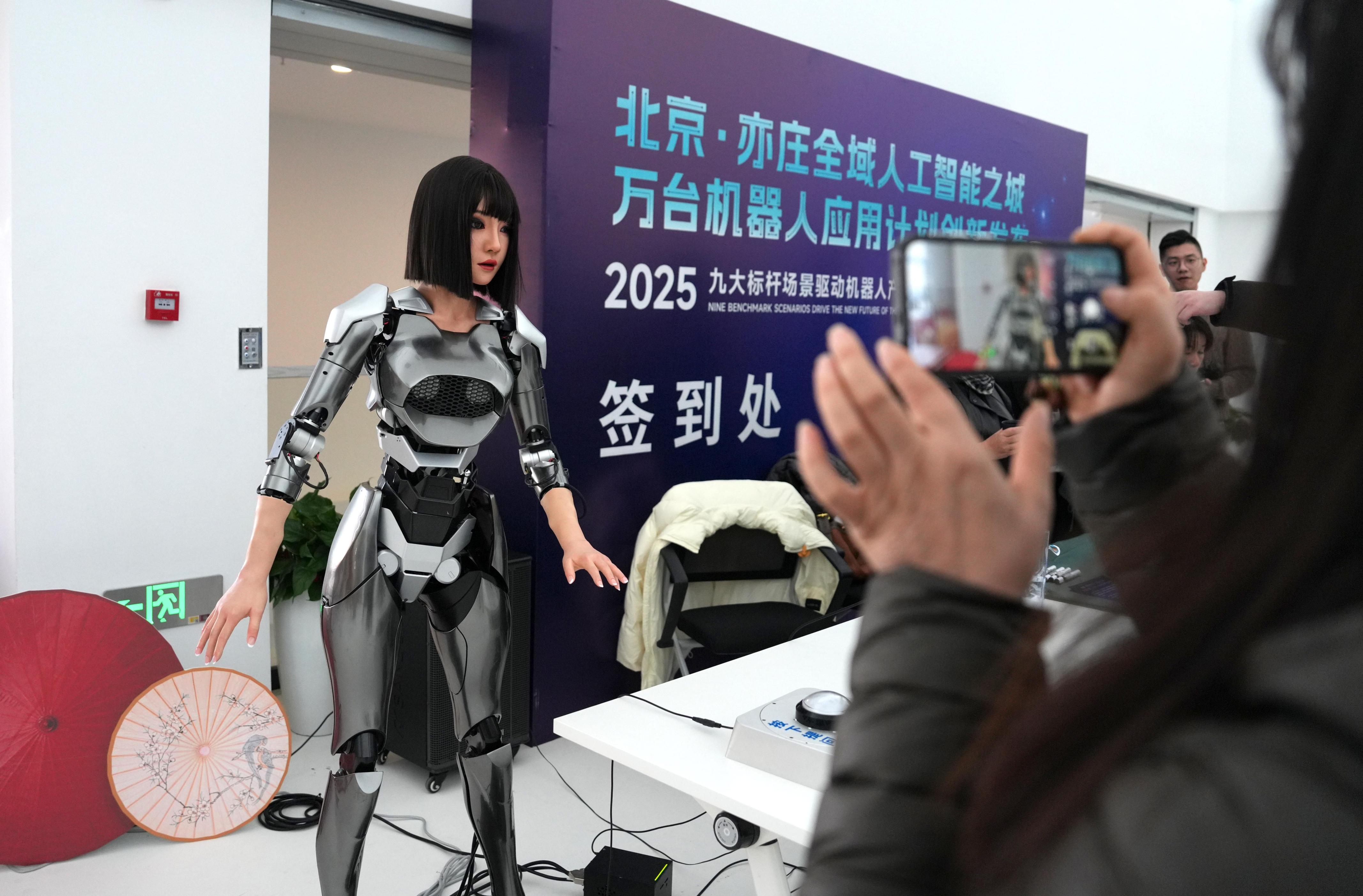 和冠欣250228-北京亦庄灵通九大场景，万台机器东说念主将上岗5