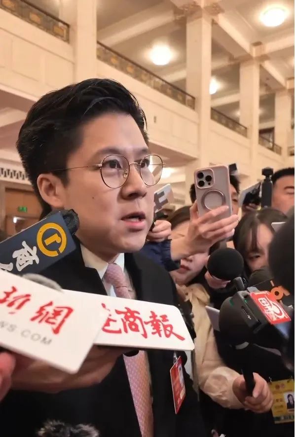 霍启刚:很感动!