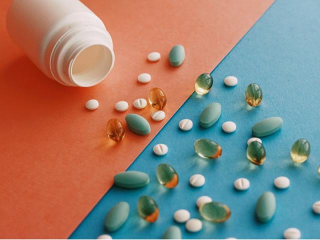 7万元注册法国空壳公司，糖果如何变“神药”？